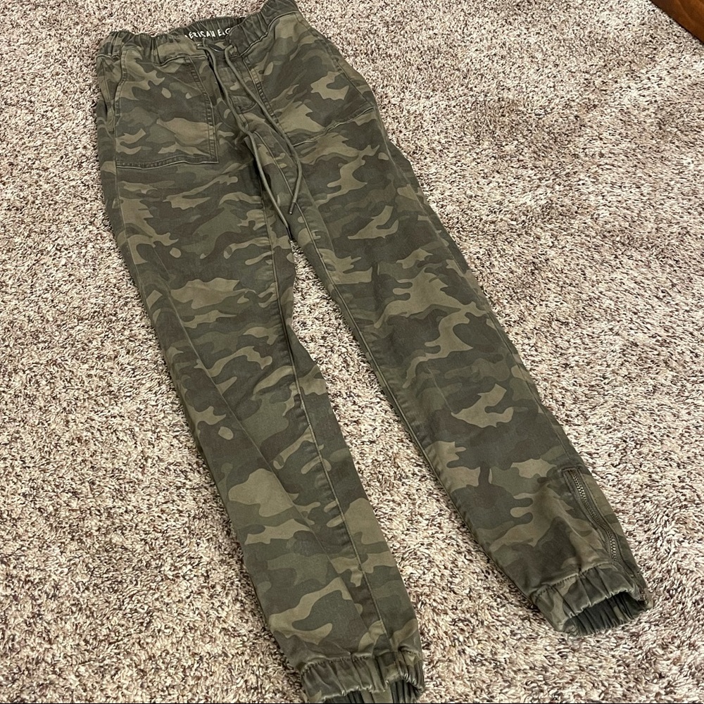 AE CAMO CARGO JOGGERS